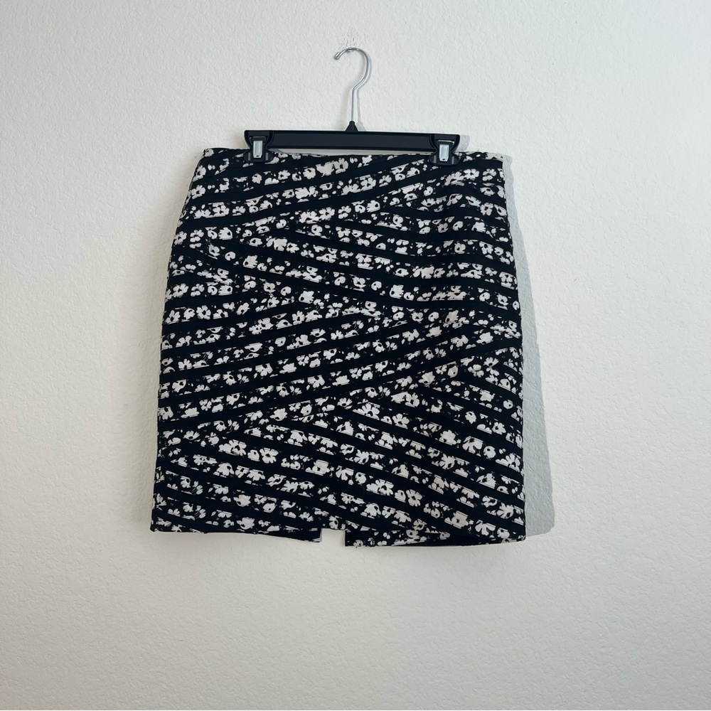 White House Black Market Black and White Floral Pencil Skirt